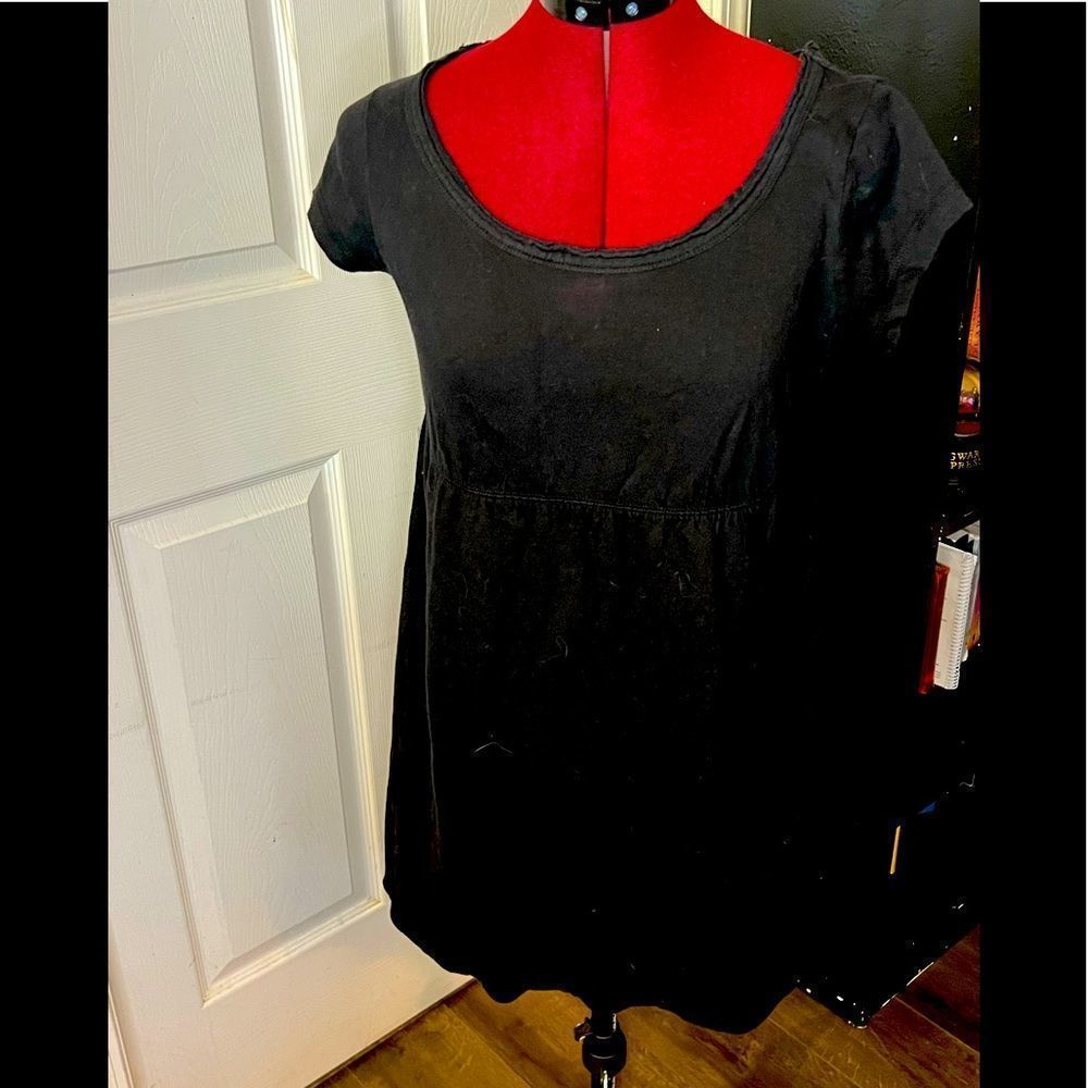 Black women’s size small Old Navy Skater Dress.